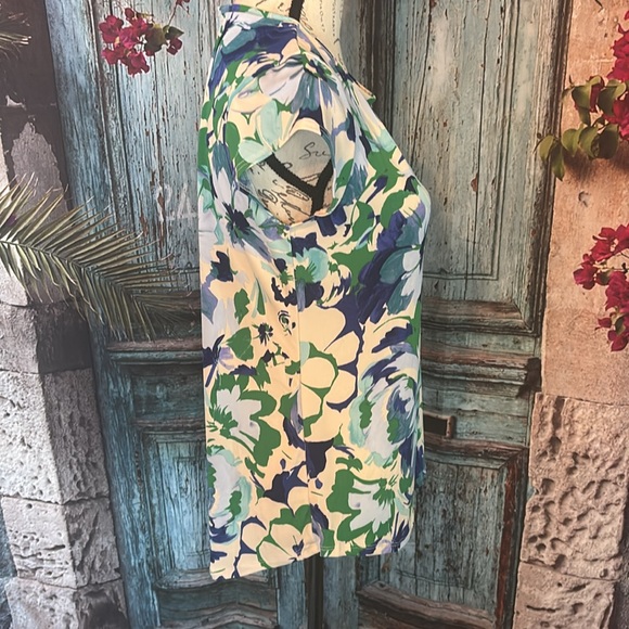 Blue Sol cap Sleeve Floral Blouse, size medium, excellent used condition - Picture 4 of 7